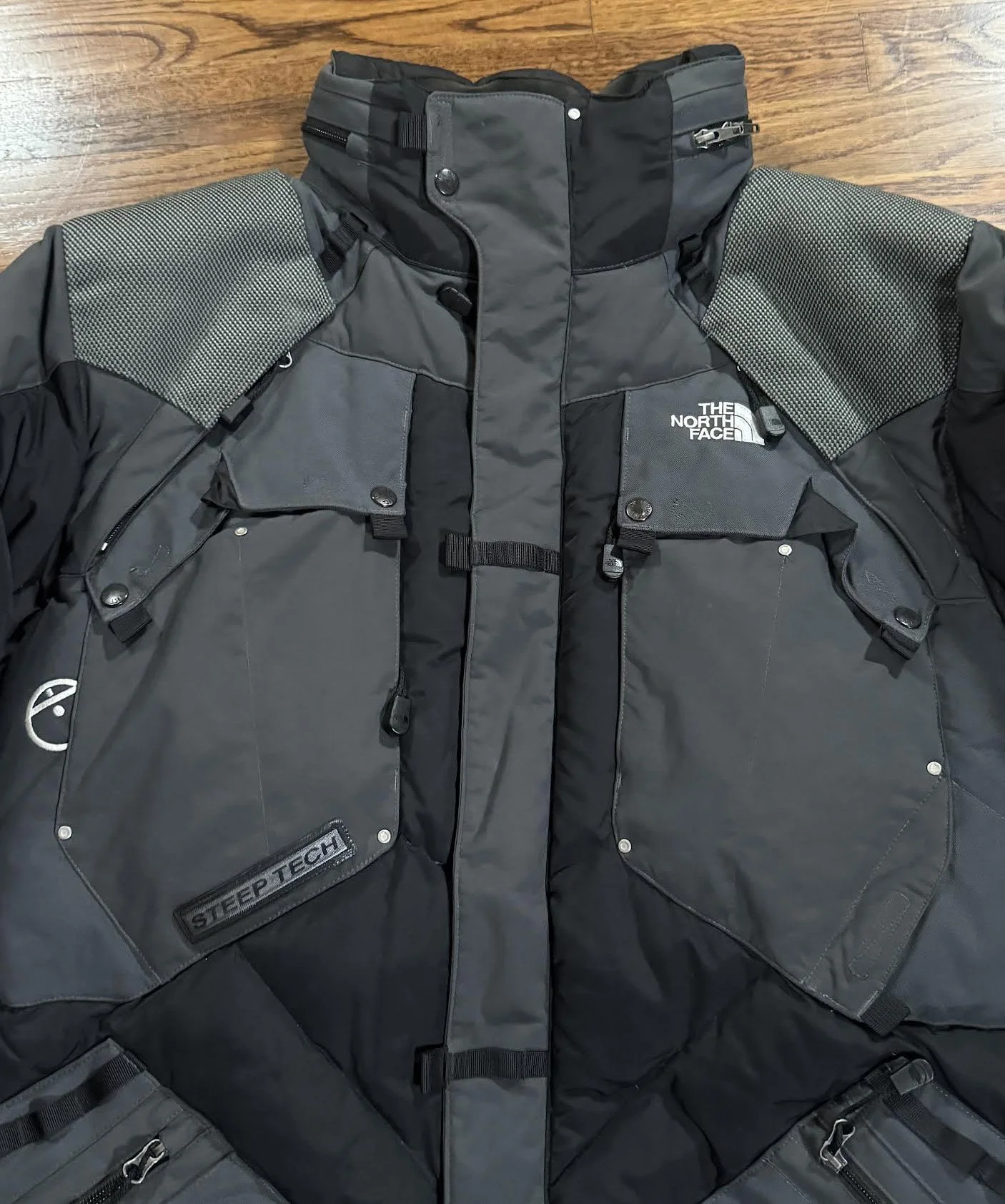 The North Face Steep Tech 600 Black / Grey Winter Jacket (Size L